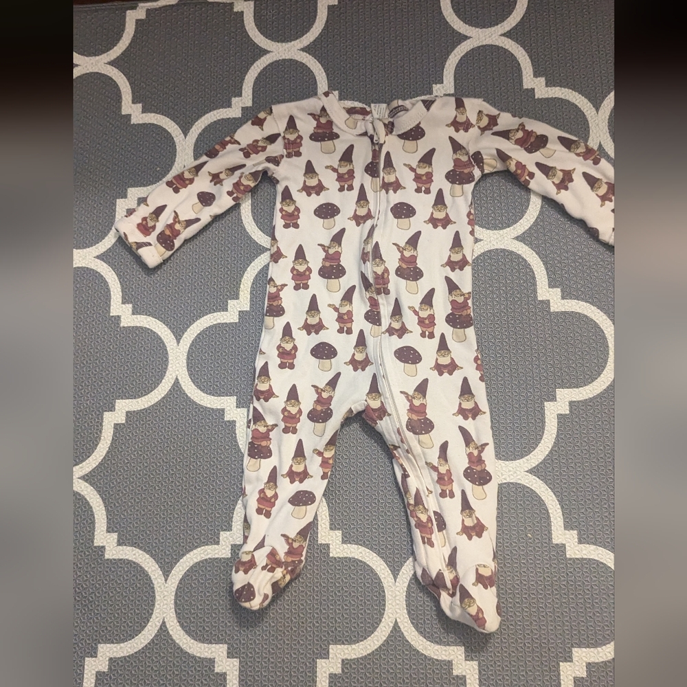 Kate Quinn 0-3 month footies